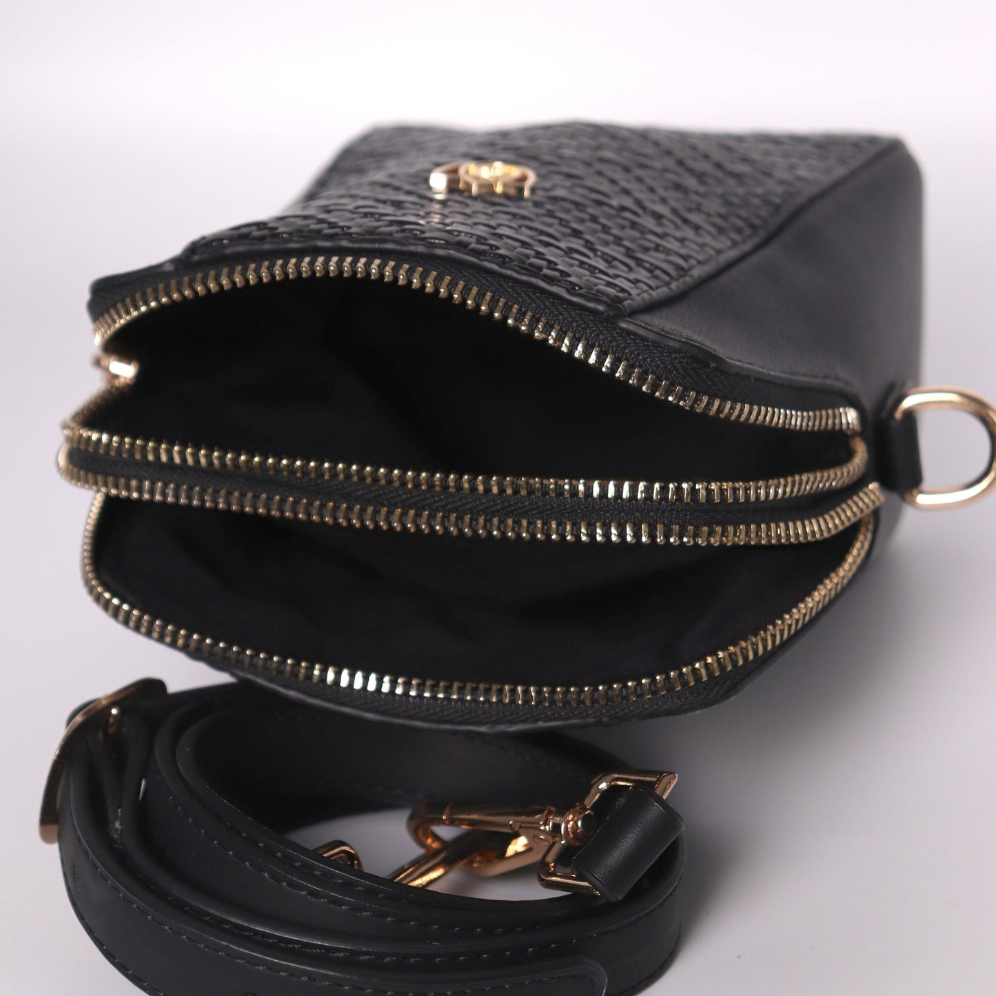 Minimalist Black Crossbody Bag for Women - Anharo